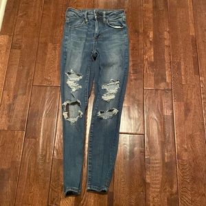 American Eagle distressed Super Hi-Rise Jegging
